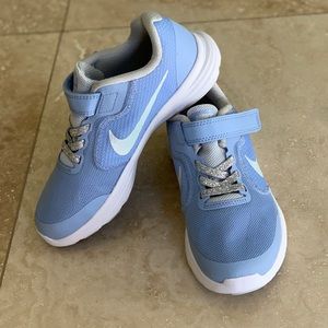 NWT•girls Nike•size 13.5